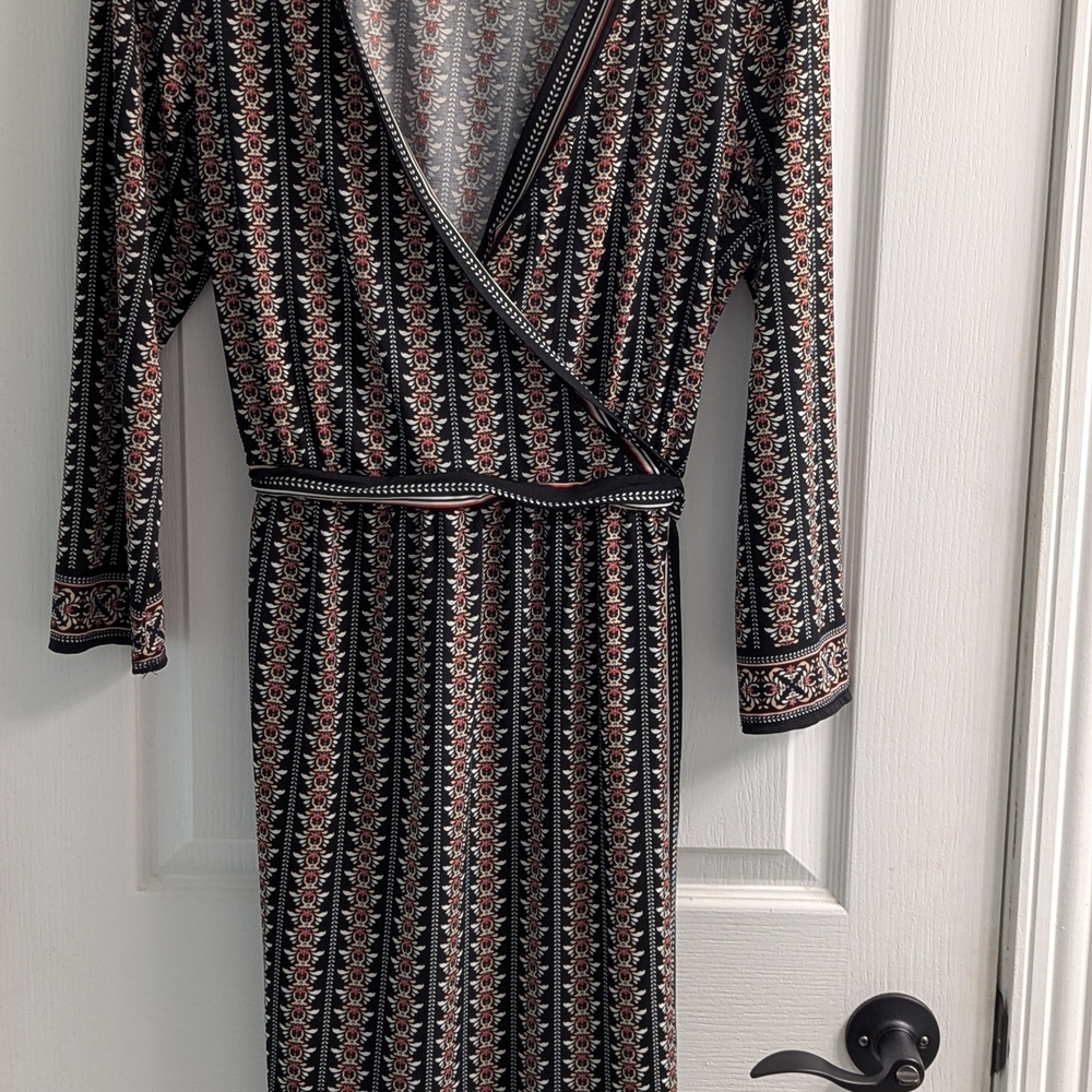 Max Studio Black and Red Geometric Long Sleeve Dress